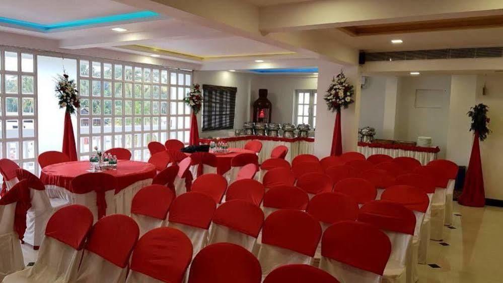 Отель Phils' Residency & Banquets Коччи Экстерьер фото